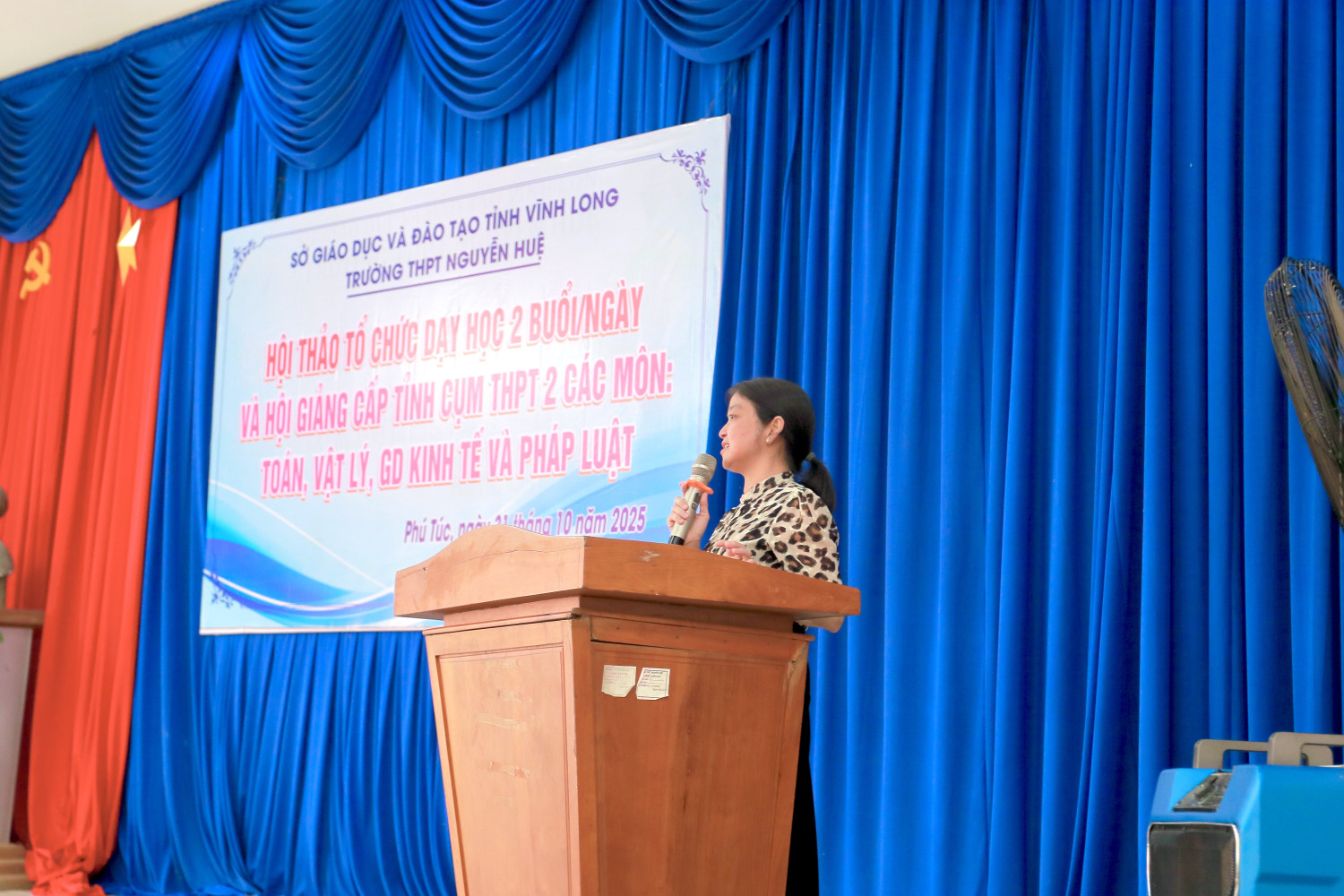 TRƯỜNG THPT NGUYỄN HUỆ TỔ CHỨC THÀNH CÔNG HỘI THẢO CHUYÊN ĐỀ "TỔ CHỨC DẠY HỌC 2 BUỔI/NGÀY" VÀ THAO GIẢNG LIÊN TRƯỜNG CỤM THPT-2