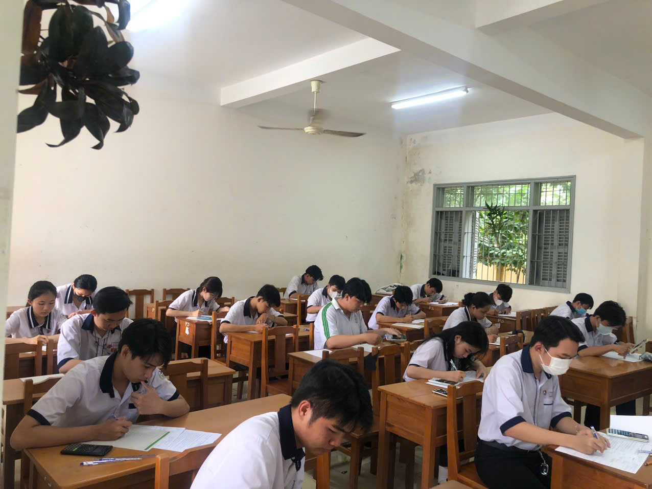 TRƯỜNG THPT NGUYỄN HUỆ LAN TỎA KHÁT VỌNG CHINH PHỤC TRI THỨC TỪ KỲ THI CHỌN HỌC SINH GIỎI CẤP TRƯỜNG NĂM 2025